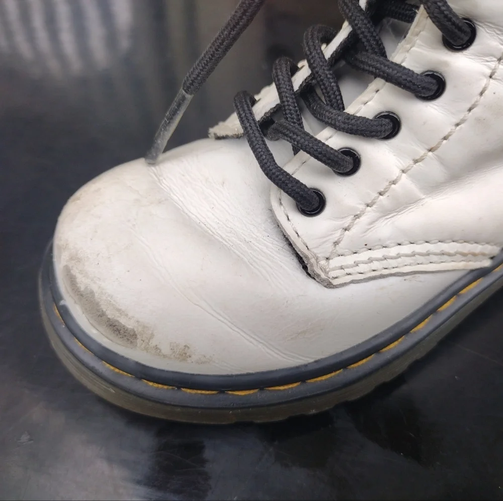 DOC DR. MARTENS Kids Boots US Size 7 EU 23 White Zip/Laces 1460T. Very Good